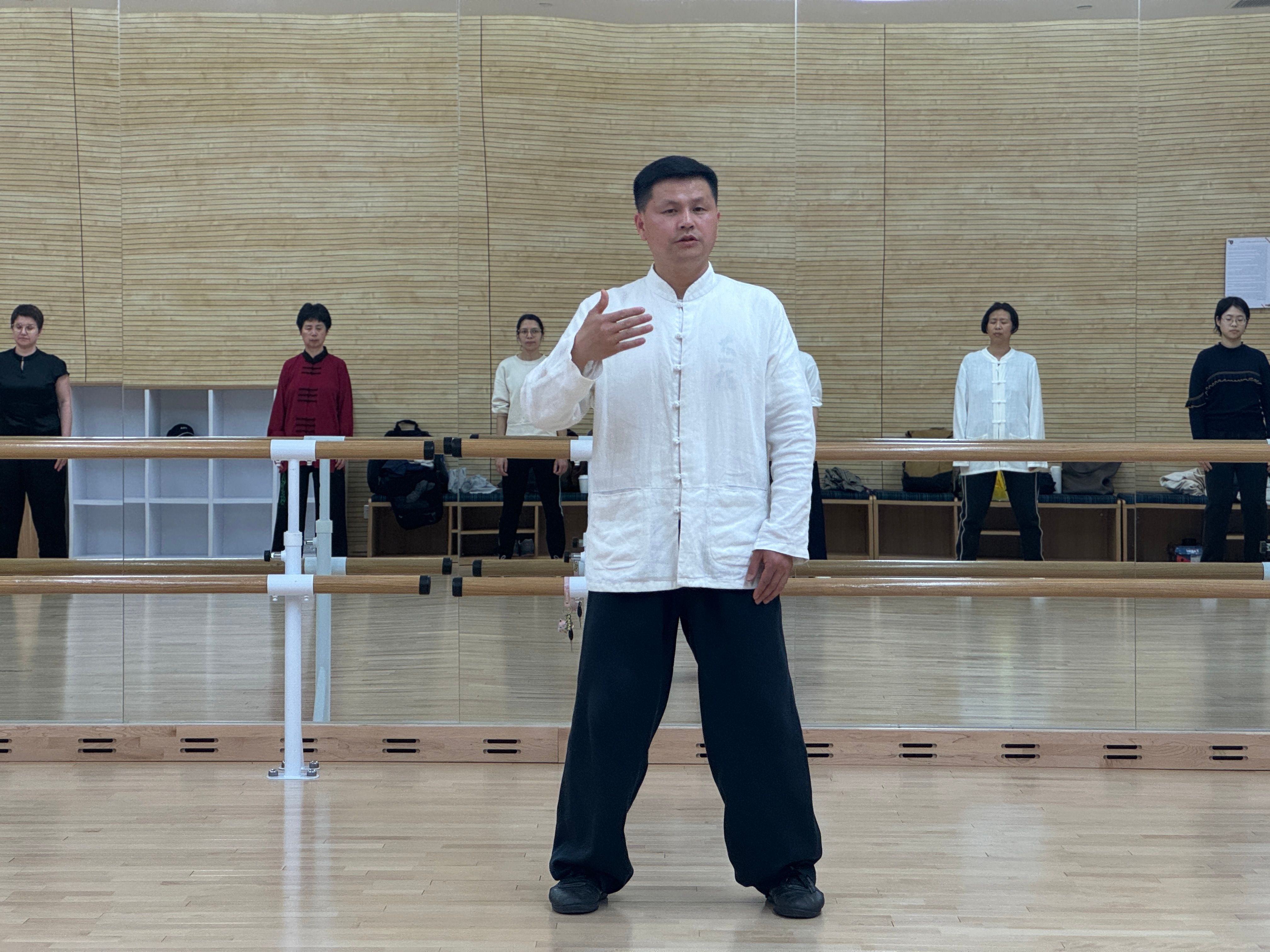 张林三老师在院校教授太极课