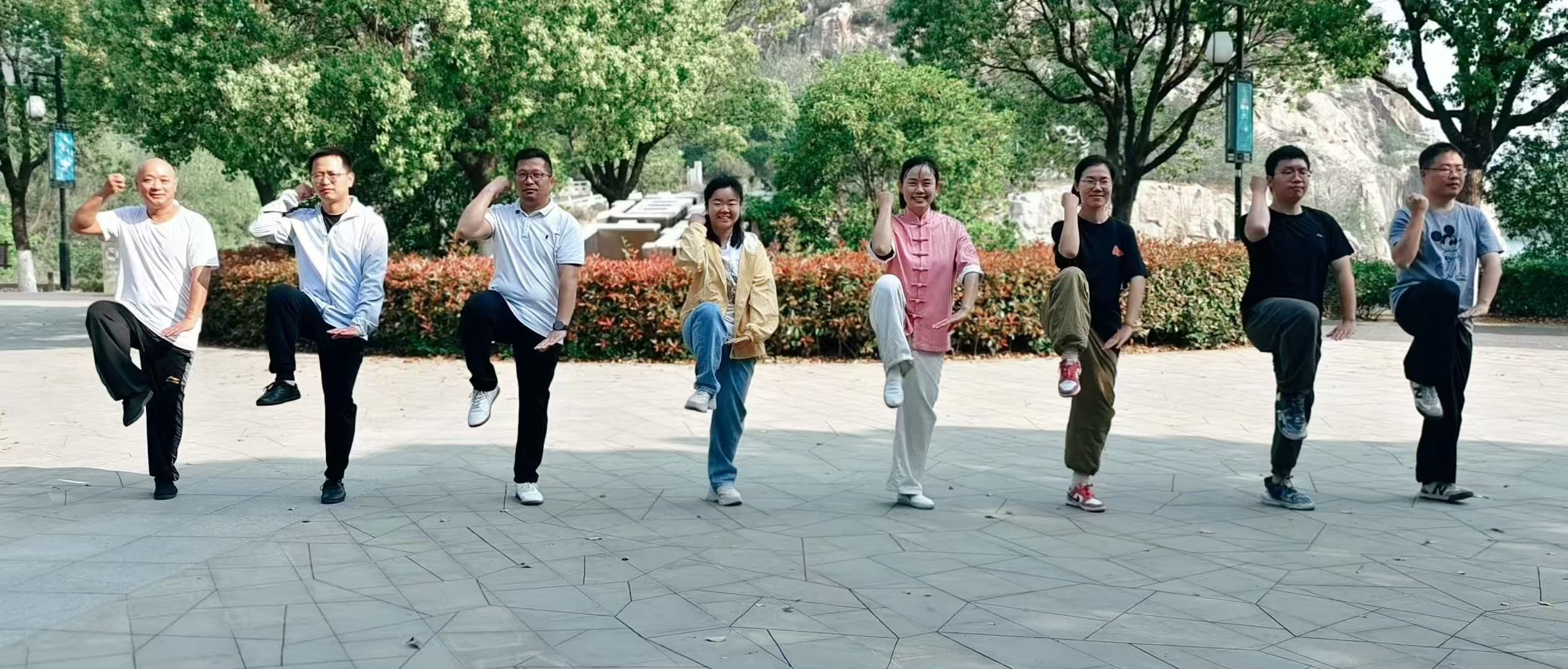 每日户外晨练